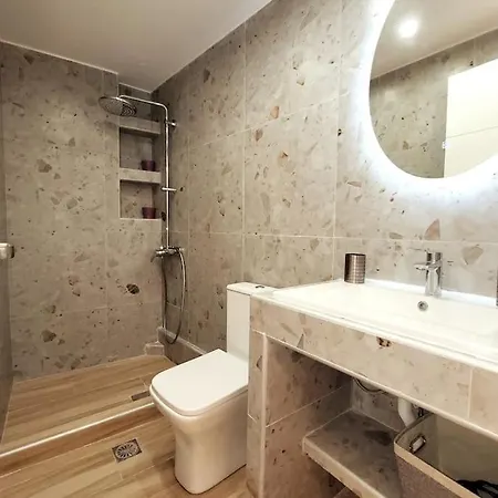 Acropolis Thisio 2 Bedrooms 2 Bathrooms *
