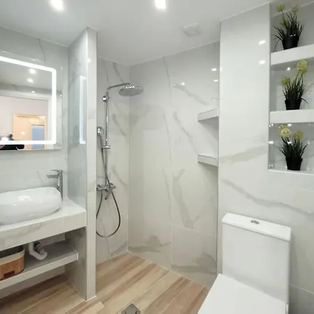 Acropolis Thisio 2 Bedrooms 2 Bathrooms *